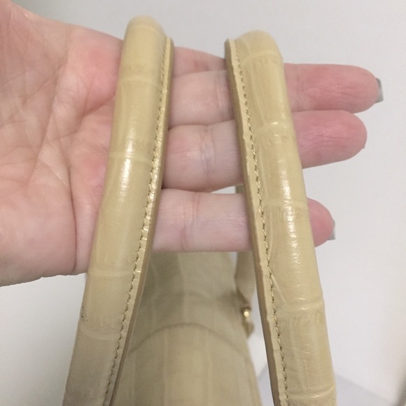 The FiNd Beige Leather Croc Bag Gold Tone Hardware - Picture 10 of 11